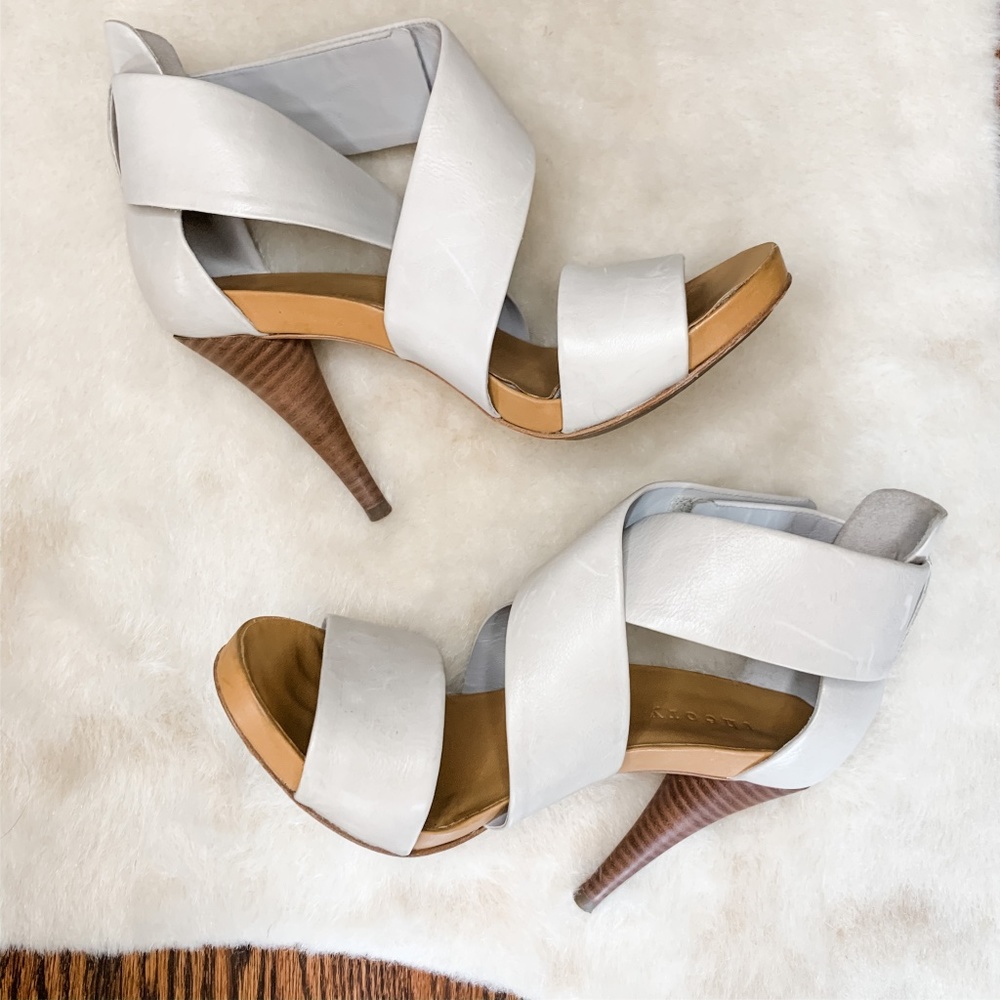 Theory Vidar Leather Wrap Heeled Sandal Light Gray